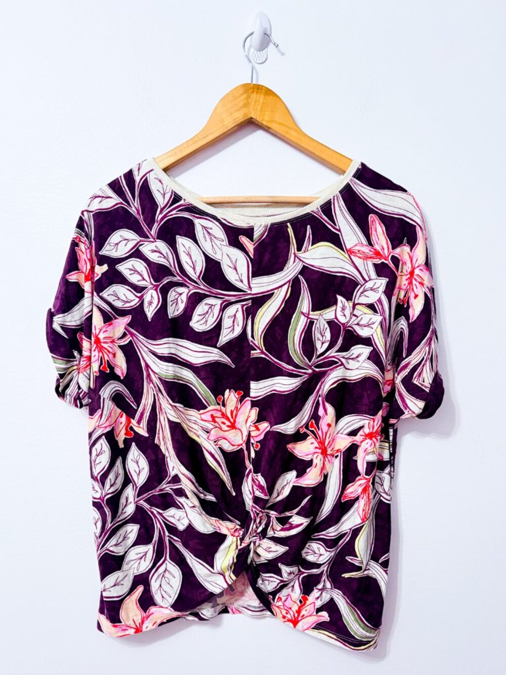 REITMANS Purple Floral Twist Front Stretch Short Sleeve Top Large